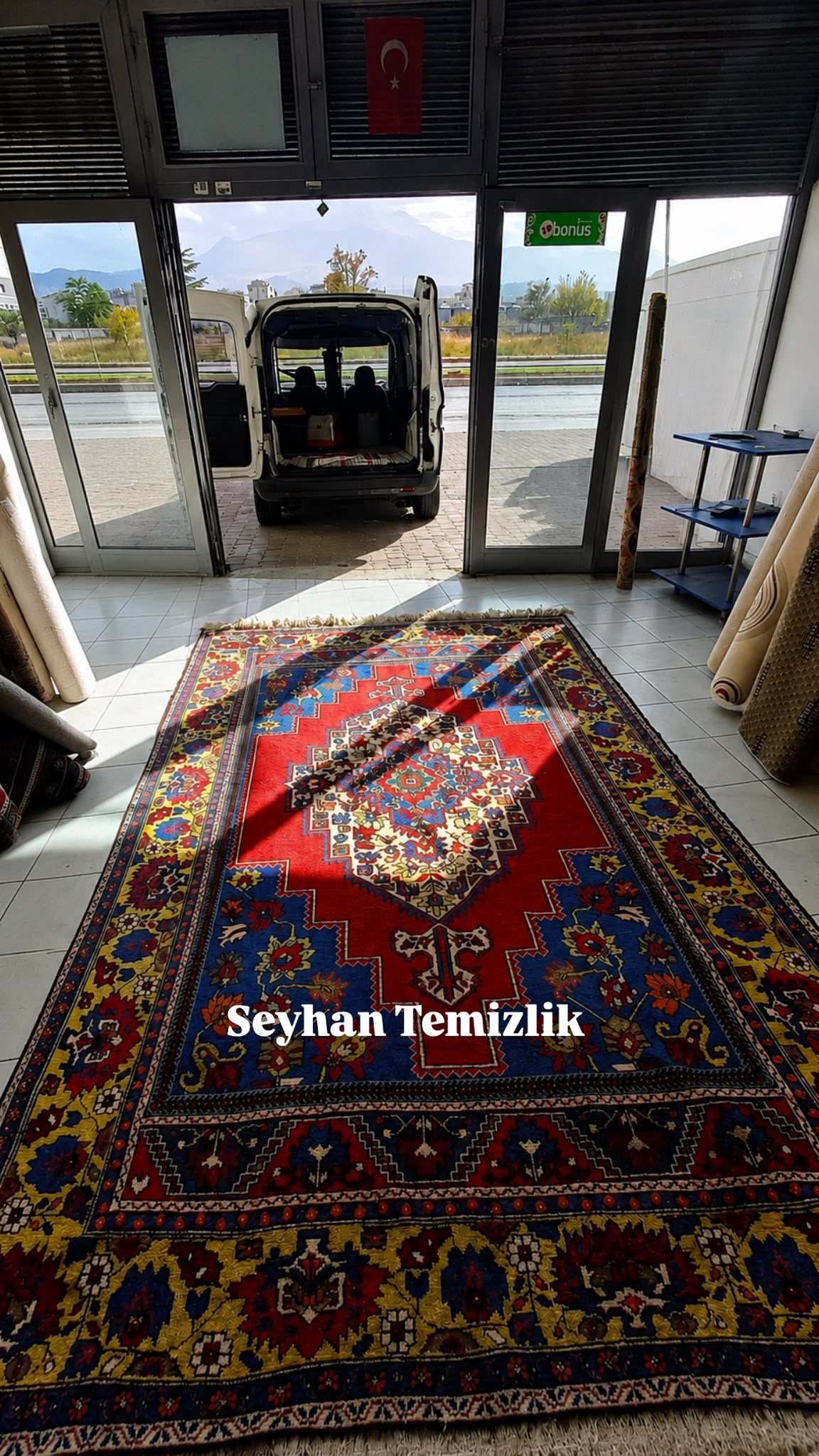 Montajı yapılmış dikey perde uygulaması